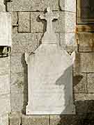pierre tombale pres eglise de bothoa saint-nicolas du pelem