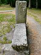 pierre tombale pres eglise de bothoa saint-nicolas du pelem