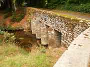 pont a cinq arches pres du chateau de langourla saint-vran