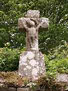 croix sur le mur pres eglise saint-ronan locronan