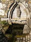 plougastel-daoulas fontaine sacre de la fontaine blanche