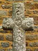 lourmais croix pres de l'eglise sainte-anne