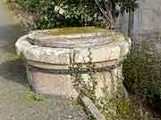 saint-brieuc puits pres de l eglise saint-yves