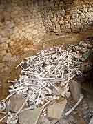 ossuaire pres eglise de bothoa saint-nicolas du pelem
