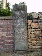 pierre tombale sur le mur eglise saint-veran treverec